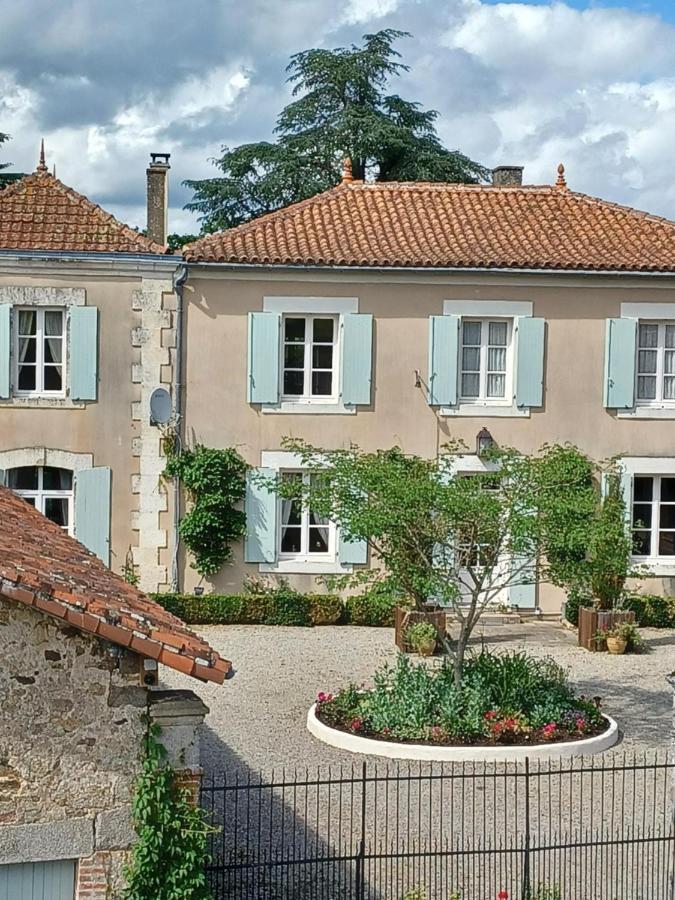 La Grange Terrou Vendégház Saint-Germain-de-Confolens Kültér fotó