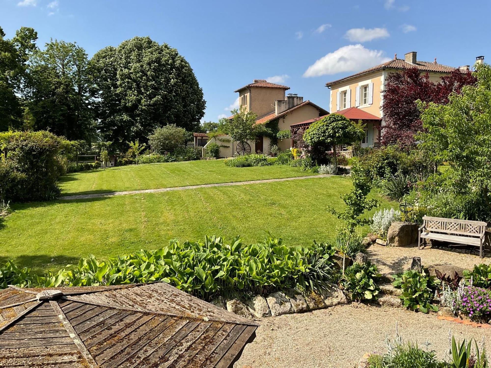 La Grange Terrou Vendégház Saint-Germain-de-Confolens Kültér fotó